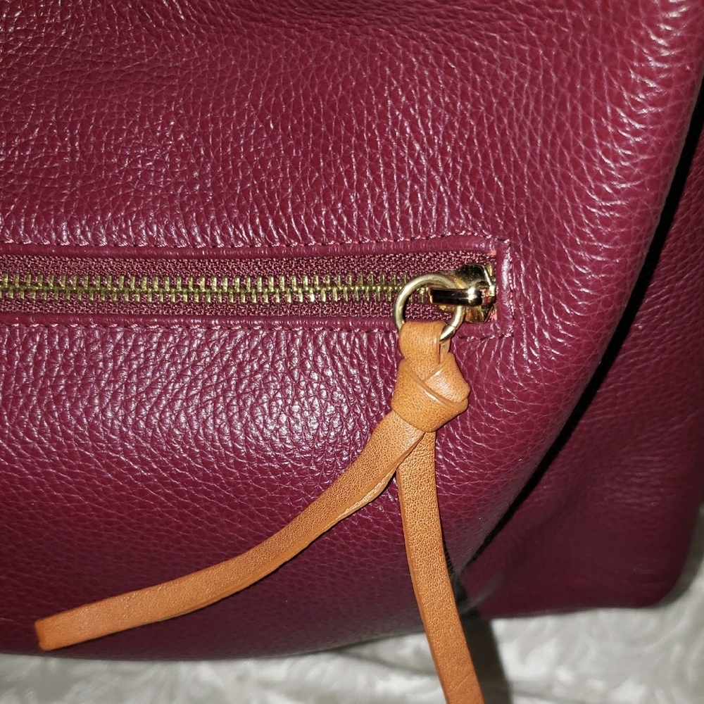 Valentina Pebbled Leather Shoulderbag - Picture 7 of 11